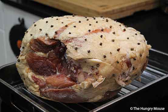 http://www.thehungrymouse.com/2014/04/12/how-to-cook-a-holiday-ham-for-easter/img_4849/